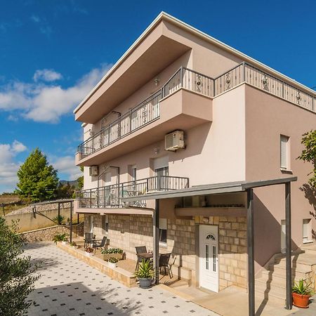 Nice Apartment In Mali Rat With Wifi Sumpetar Екстериор снимка