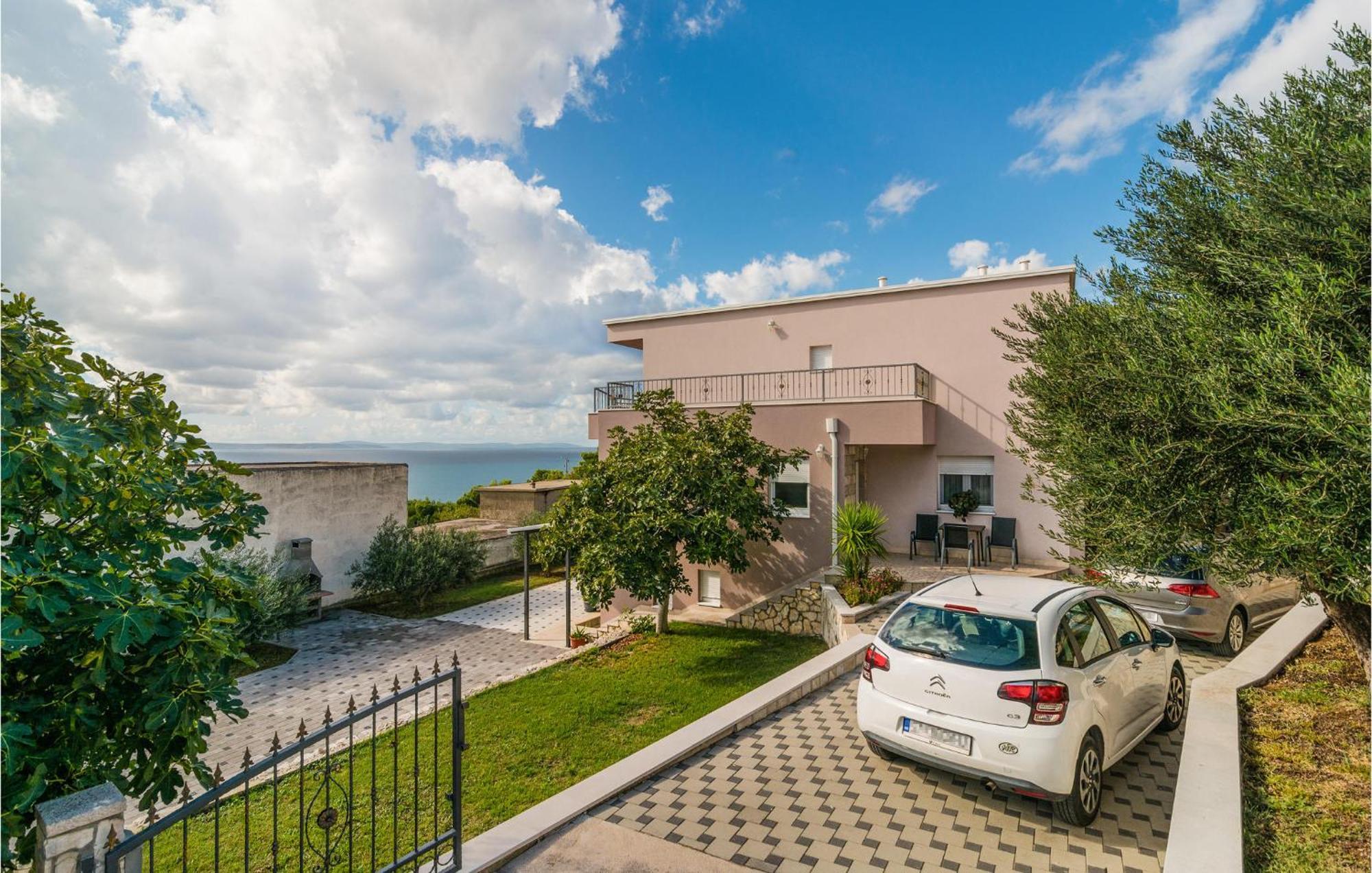 Nice Apartment In Mali Rat With Wifi Sumpetar Екстериор снимка