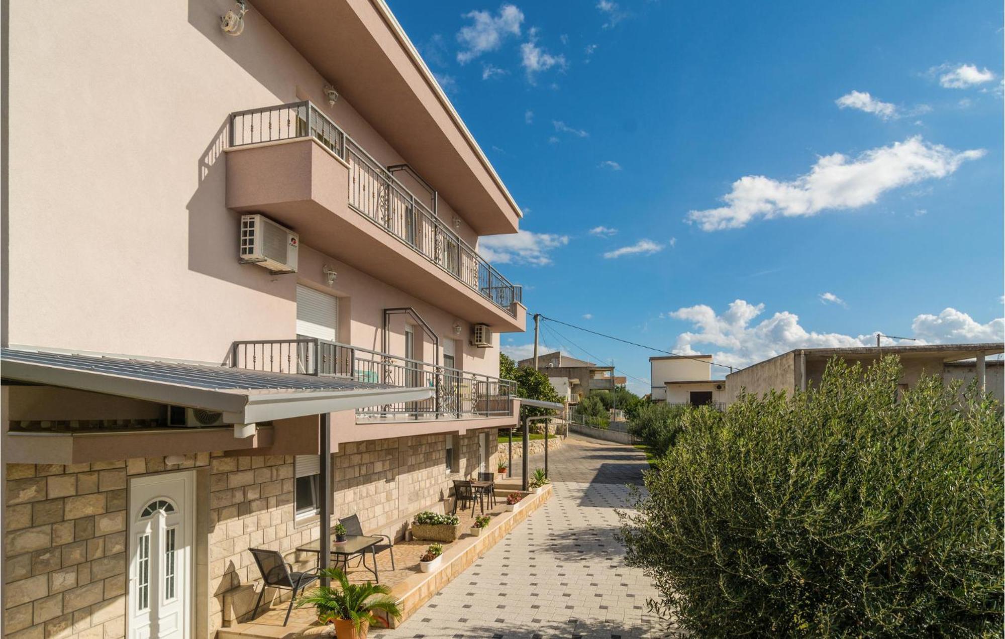 Nice Apartment In Mali Rat With Wifi Sumpetar Екстериор снимка
